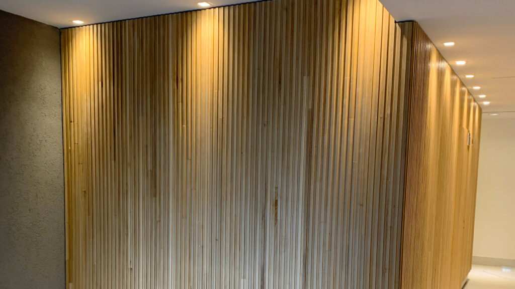 hall de entrada en madera