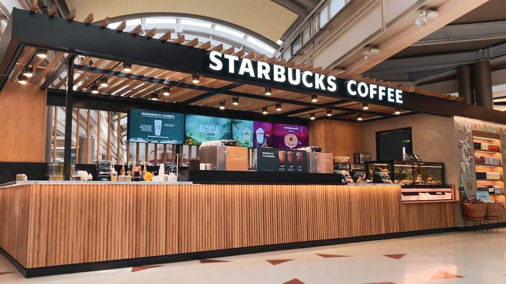Starbucks construcción con madera