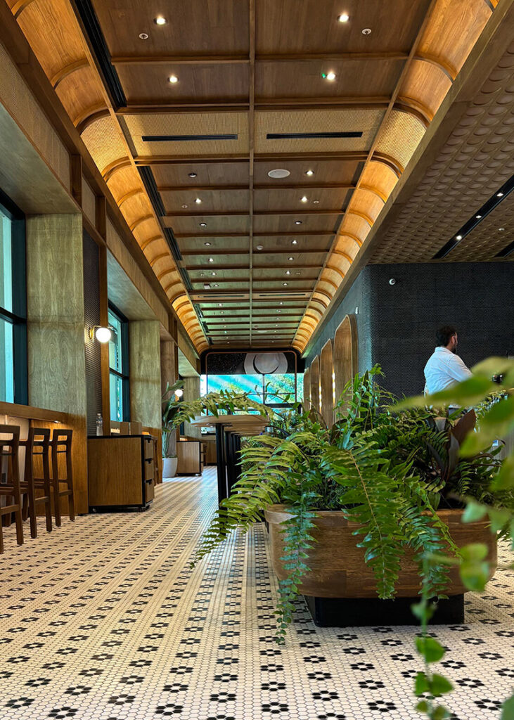 Starbucks Unicenter madera