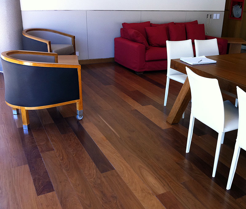 Piso macizo con madera de lapacho